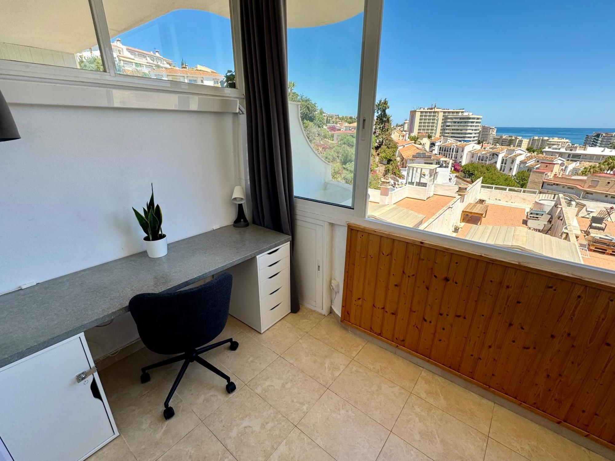 Cozy Fuengirola Apartment With Sea View & Pool Exteriör bild